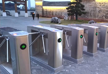 智能三輥閘廠家以及產(chǎn)品特點(diǎn)和功能介紹主要有哪些？